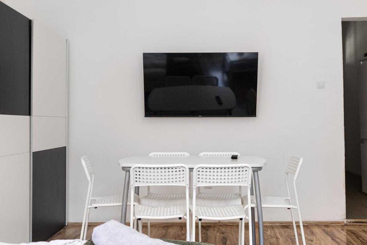 Affordable 2br Apt- Connected To The Whole Appartement